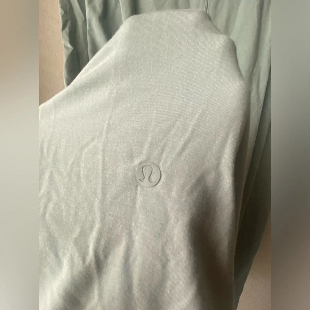 Lululemon Modal Pleated Shoulder Tank Top ~ Size 4 - Picture 5 of 6